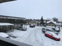 Snowshoe Motel - Mountain view