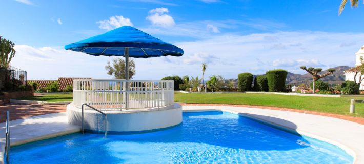 Casita Feliz Hotele w: Nerja