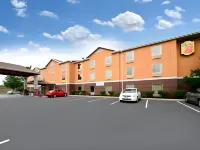 Super 8 by Wyndham Mars/Cranberry/Pittsburgh Area - Parking