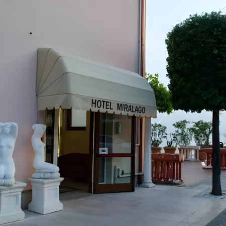 La Vista Postcard Hotel