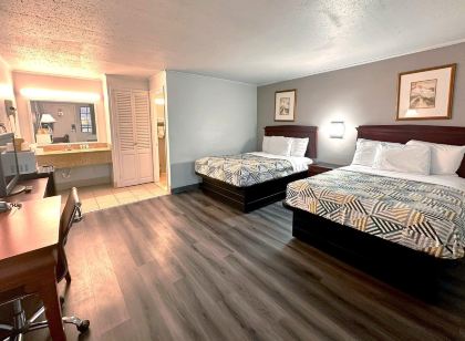 Red Carpet Inn - Stamford