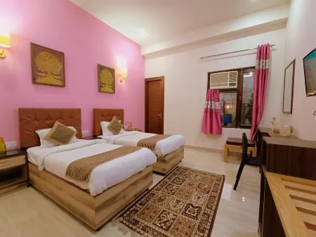 The Hideout Agra Garden Homestay - 11 Minutes to Taj Отели рядом с достопримечательностью «Dr. B. R. Ambedkar University»
