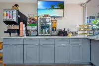 Quality Inn & Suites Airport - Cruise Port Hollywood - Aamiainen
