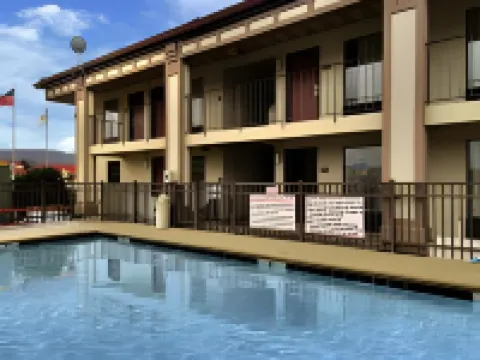 Super 8 by Wyndham Ringgold/Chattanooga Area Hotels in Ringgold