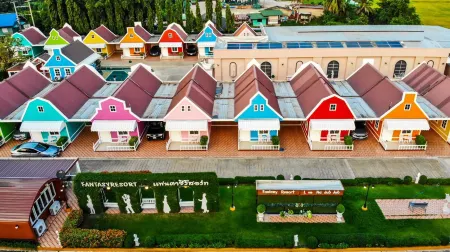 Fantasy Resort Chainat Отели рядом с достопримечательностью «Wat Saphan»