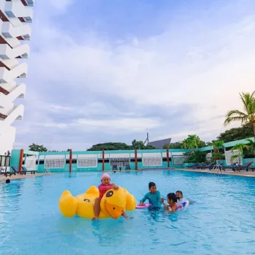 Hua Hin Grand Hotel and Plaza Отели рядом с достопримечательностью «Вана Нава Водная джунгля Хуа Хин»