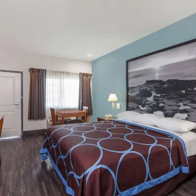 Super 8 by Wyndham El Cajon/San Diego Отели рядом с достопримечательностью «Парк Лейк-Мюррей»
