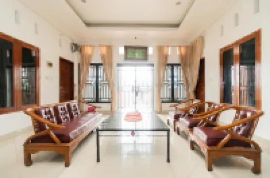 RedDoorz Syariah Near Universitas Putra Indonesia Padang