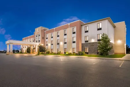 Comfort Suites Rensselaer near Fair Oaks