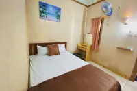 Central House Karimunjawa Mitra RedDoorz Hotels near Masjid Agung Karimunjawa
