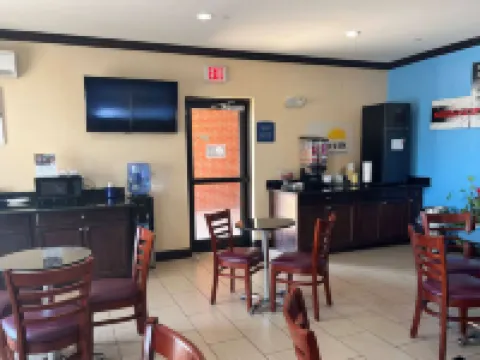 Days Inn by Wyndham Alva Hotels in Alva