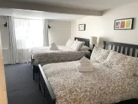 Douglas Guest House Hotel di 