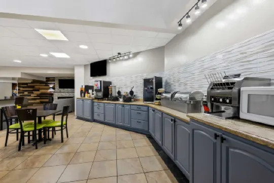 拉伯克醫學中心貝斯特韋斯特SureStay Plus飯店