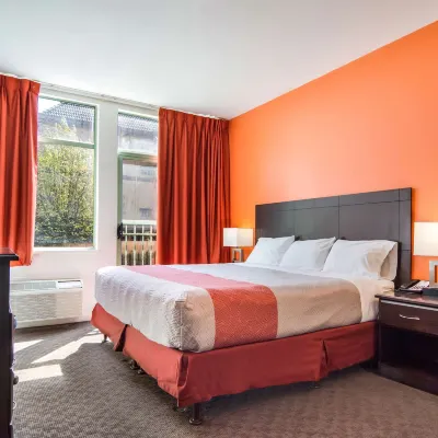 موتل 6 سوري، بريتش كولومبيا Hotels near "‪The Glades, 561 172 St, Surrey, BC V3S 9P8‬"