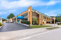 Days Inn by Wyndham Clayton Hotels in Dillard