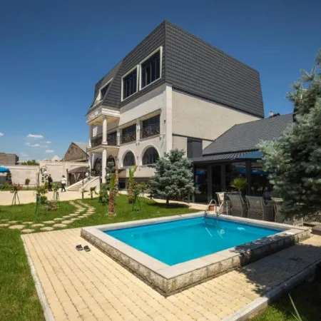 Ketrin Hotel Restaurant