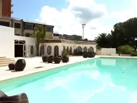 501 Hotel - Pools