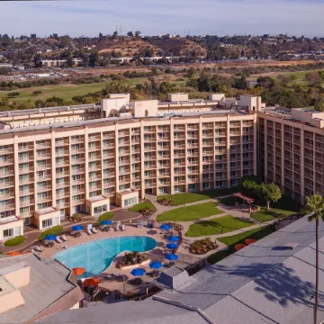 Crowne Plaza SAN DIEGO - MISSION VALLEY by IHG Отели рядом с достопримечательностью «Пляж Мишен-Бич»