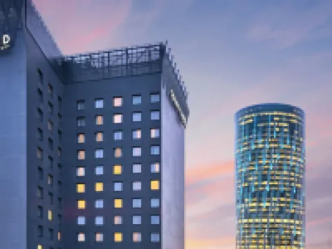 Courtyard Bucharest Floreasca Hoteles cerca del Aeropuerto de Bucarest-Băneasa