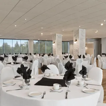 Ramada by Wyndham Belleville Harbourview Conference Centre