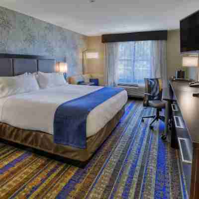 Holiday Inn & Suites TUPELO NORTH by IHG Rooms