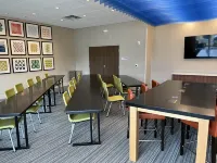 Holiday Inn Express & Suites Tuscaloosa East
