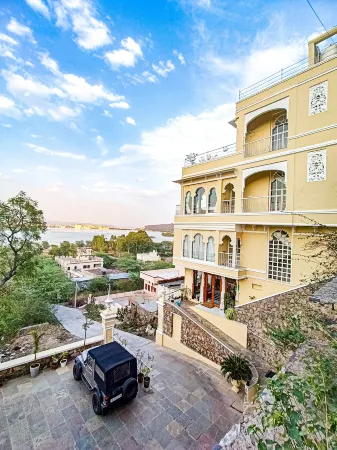 Burj Baneria - A Boutique Homestay Отели рядом с достопримечательностью «Джагдиш Темпл»