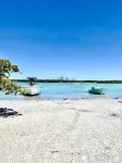 2-3 Bedroom Pool Home - 5 Minutes to Beach. Beach Gear & Bicycles Included!