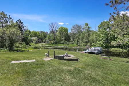 Quaint Year Round Cabin with Access to Lake Minnewawa