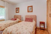 Modern Treetop House 10 min to downtown Asheville!