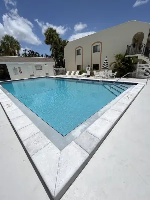 NEW condo! Just 15 min to Ft Myers and Sanibel beach! Great Location!!