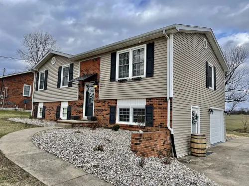 Spacious cozy renovated home Bourbon Trail Hotels in Lebanon