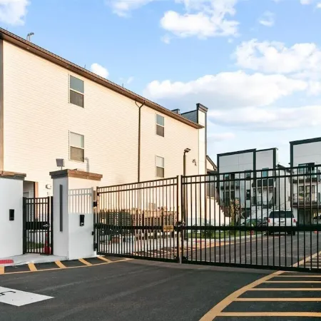 Contemporary 3bds near NYC / EWR with free parking