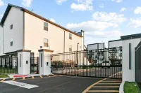 Contemporary 3bds near NYC / EWR with free parking