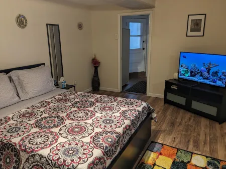 Cozy and cute private studio close to Manhatan very affordable near NYC skyline Отели рядом с достопримечательностью «Запад Нью Йорк Паркс Департмент»