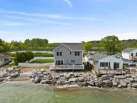 Hilton House on the Lake