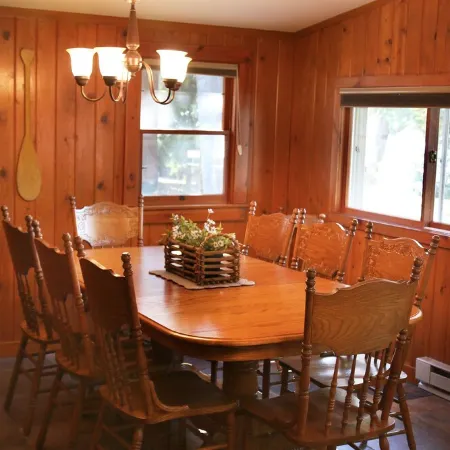 Beautiful Lakeside Cabin - Great Location & Amenities (Canoe, Kayak, Boat, etc)