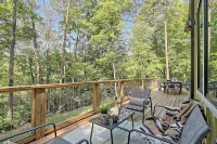Lux Cabin- Hot Tub, Mtn Views, Mins to Clayton