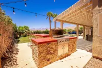 360° Mountain Views, Heated Pool & Spa, Firepit