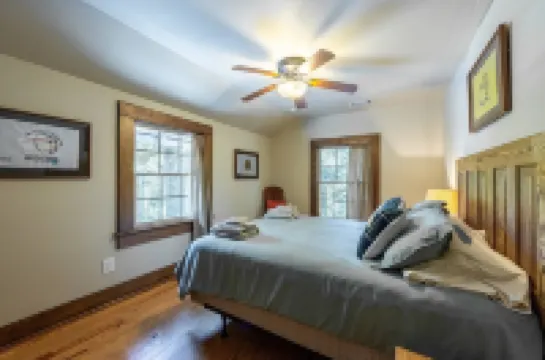 Near Lake Burton, gorgeous Mtn. View, 1920 Timpson Creek School House.