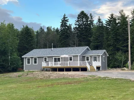 Coastal Retreat - 3 bedroom home in Gouldsboro