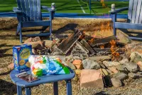 Full Size Pickleball Court - Hot Tub - Amazing Kitchen - By Lake - Book Now! Hotels in Arvada