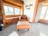 Private Mountain Cabin! King Beds  8 Acres Game Room Pet Friendly Hotels in Black Forest