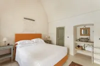 Discover "Locanda Fiori di Zagara", an 18th-century historical residence in Diso