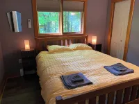 Bear Cabin Winnipesauke Beach Access, Family/Dog Friendly Home Fenced in Yard.