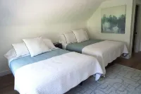 Southshore Lakehouse on Gun Lake -Like New Home on Goldcoast of Gun Lake