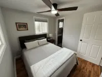 The Cottage a Cozy cabin at Table Rock Lake - two blocks to water Promised Land Zoo附近的飯店