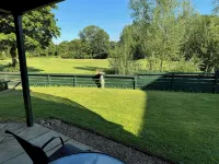 4 Star Luxury Ground Floor apartment, quiet with 2 car covered parking