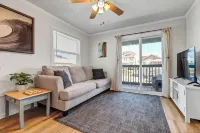 Swell Life at CB ~ 1/2 block to the beach w/ pool!
