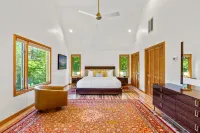 Luxury Home with MountainViews•PoolTable•Chefs Kitchen•FirePit Hotels in Lake Lure